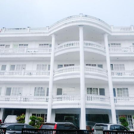 Oyo 696 Hasanah Guest House Syariah De Saphire Malang Exteriér fotografie