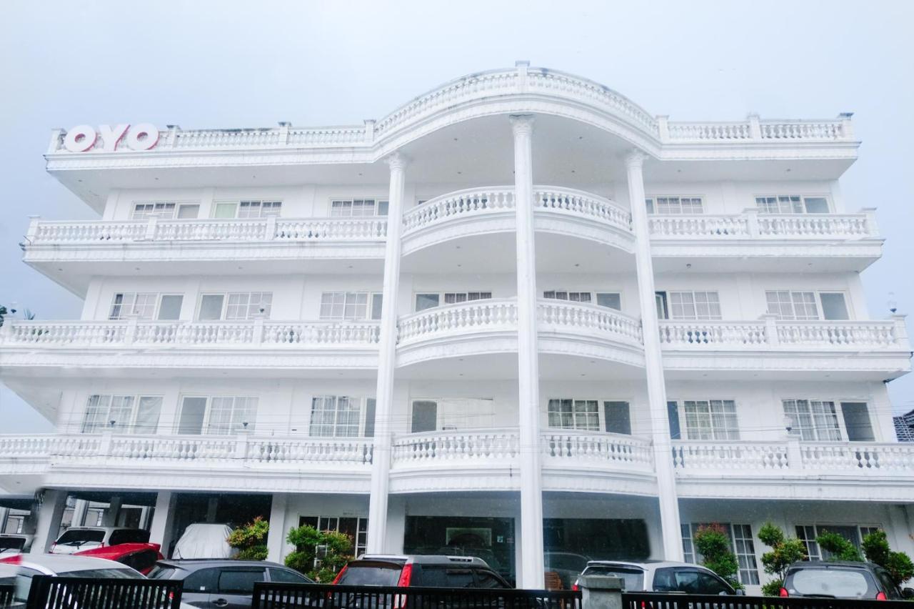 Oyo 696 Hasanah Guest House Syariah De Saphire Malang Exteriér fotografie