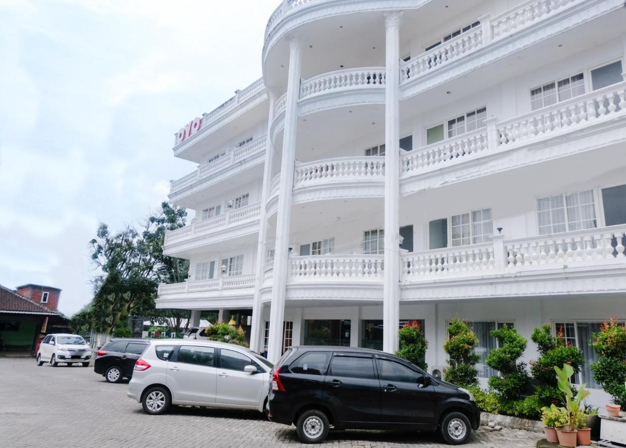 Oyo 696 Hasanah Guest House Syariah De Saphire Malang Exteriér fotografie