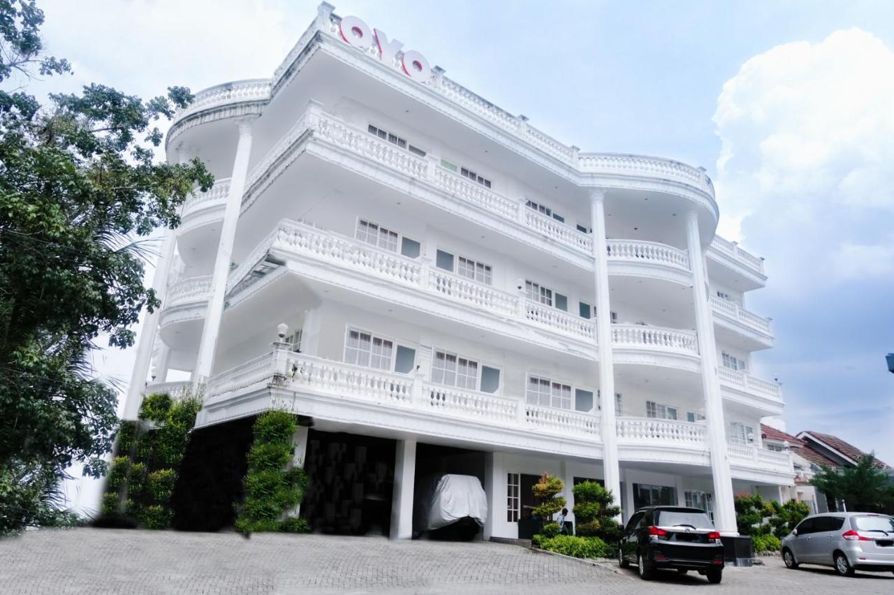 Oyo 696 Hasanah Guest House Syariah De Saphire Malang Exteriér fotografie