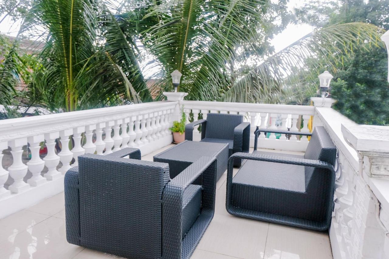 Oyo 696 Hasanah Guest House Syariah De Saphire Malang Exteriér fotografie