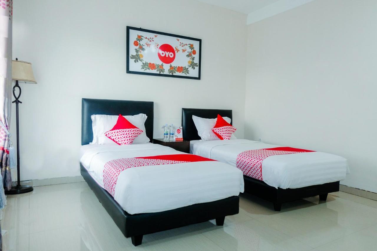 Oyo 696 Hasanah Guest House Syariah De Saphire Malang Exteriér fotografie
