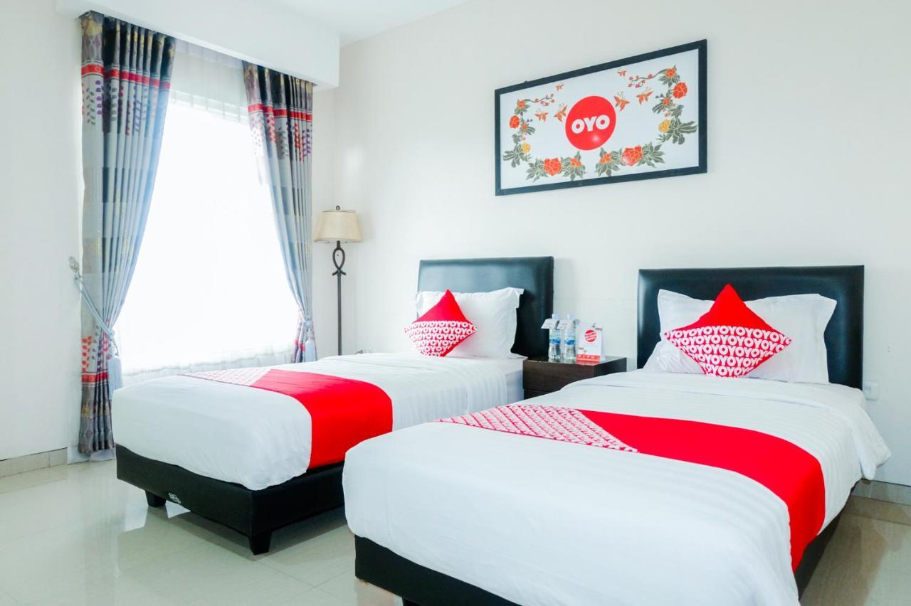Oyo 696 Hasanah Guest House Syariah De Saphire Malang Exteriér fotografie
