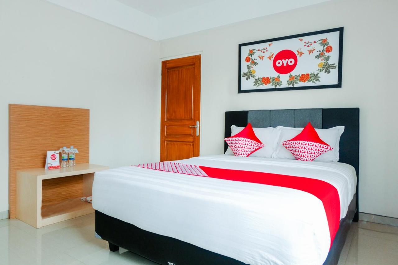 Oyo 696 Hasanah Guest House Syariah De Saphire Malang Exteriér fotografie