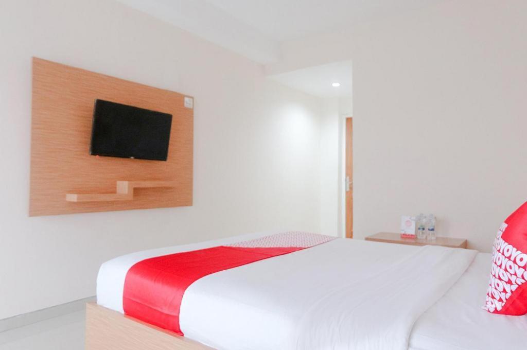 Oyo 696 Hasanah Guest House Syariah De Saphire Malang Exteriér fotografie