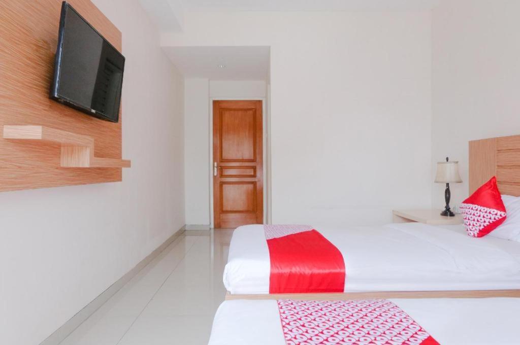 Oyo 696 Hasanah Guest House Syariah De Saphire Malang Exteriér fotografie